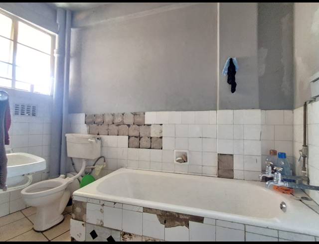 1 BEDROOM FLAT FOR SALE IN VEREENIGING CENTRAL